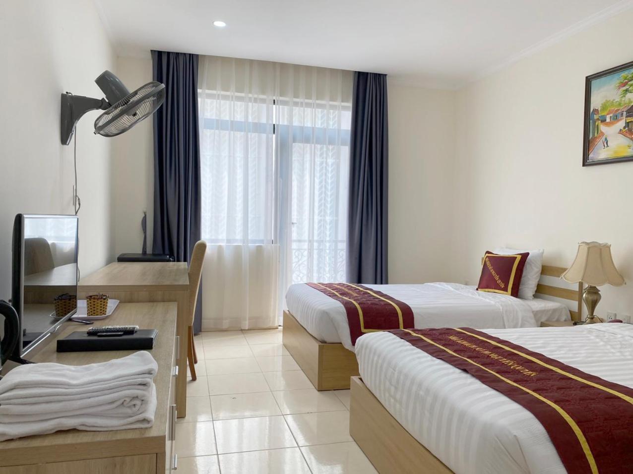 NguyẽN QuyèN Hotel Ханой Екстериор снимка