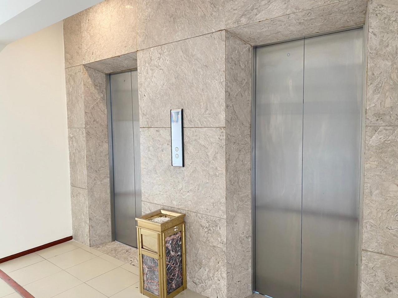NguyẽN QuyèN Hotel Ханой Екстериор снимка