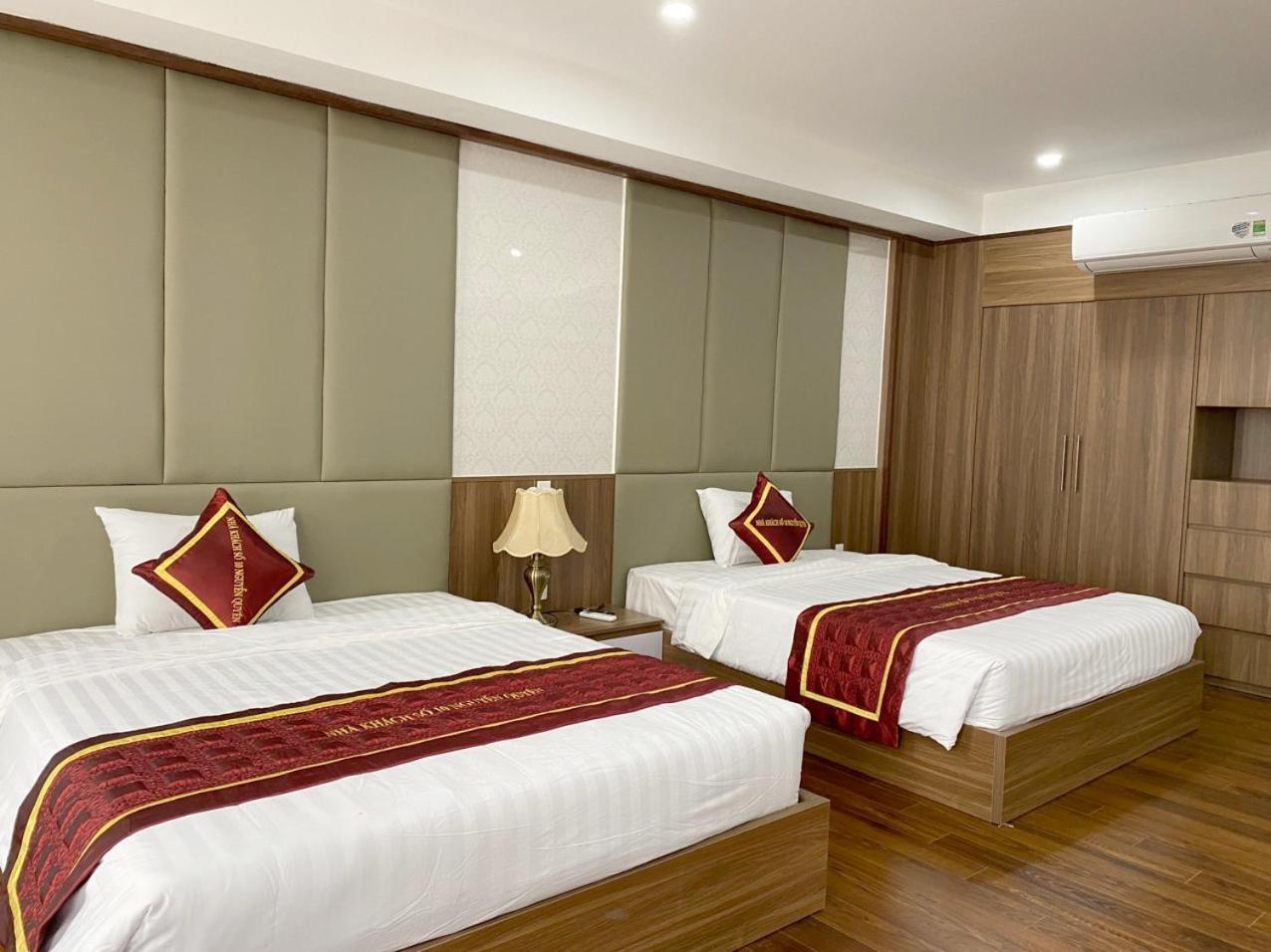 NguyẽN QuyèN Hotel Ханой Екстериор снимка