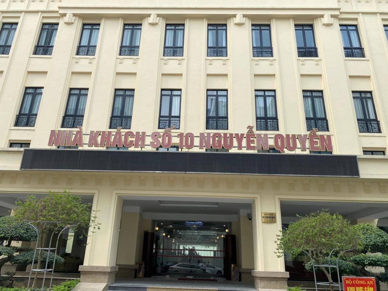 NguyẽN QuyèN Hotel Ханой Екстериор снимка