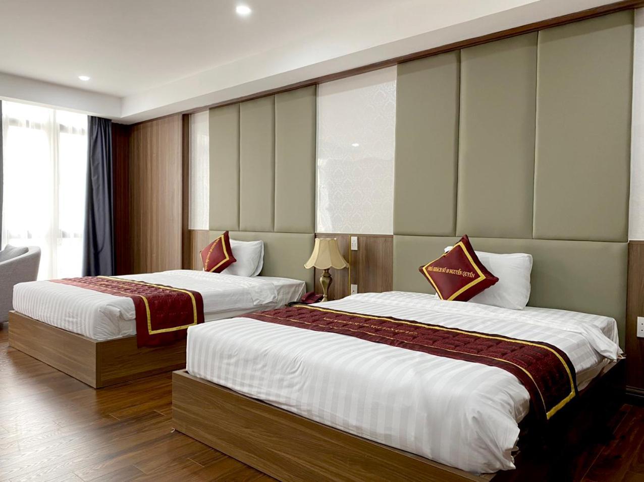 NguyẽN QuyèN Hotel Ханой Екстериор снимка