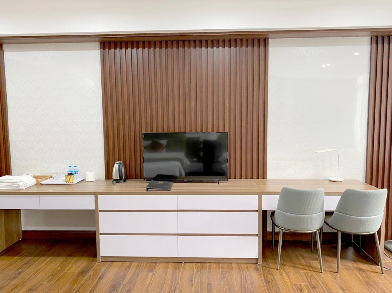 NguyẽN QuyèN Hotel Ханой Екстериор снимка