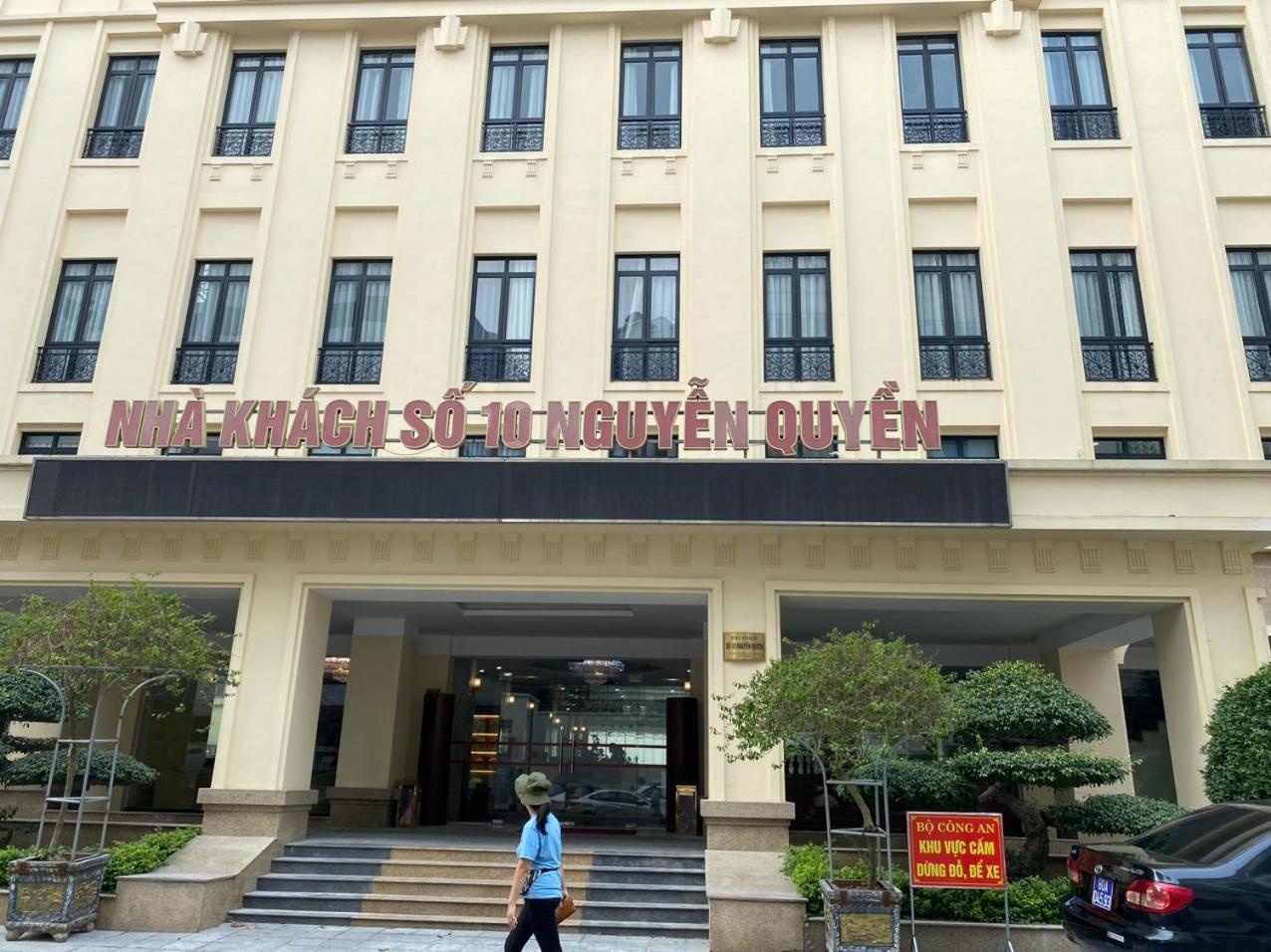 NguyẽN QuyèN Hotel Ханой Екстериор снимка