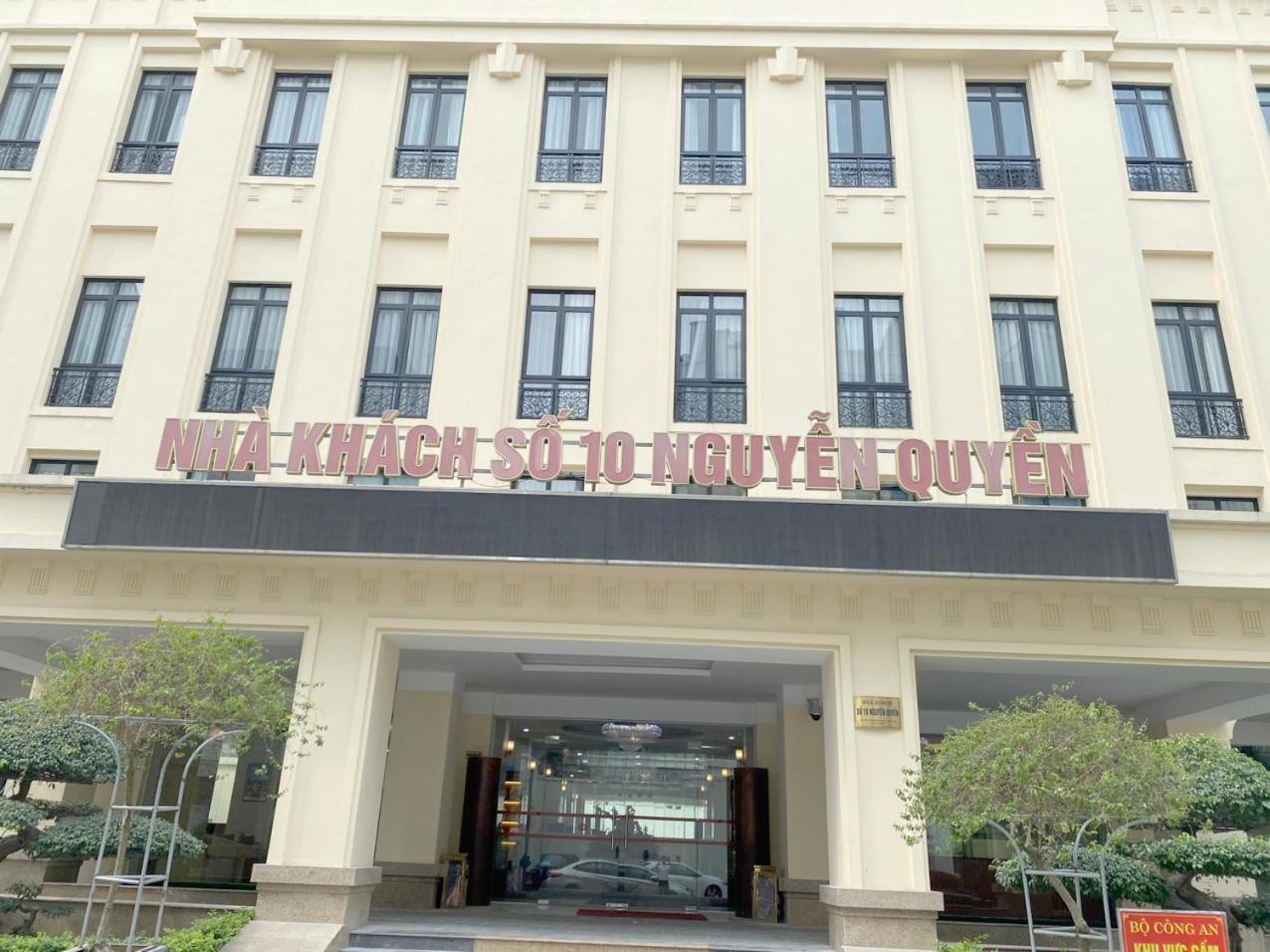 NguyẽN QuyèN Hotel Ханой Екстериор снимка