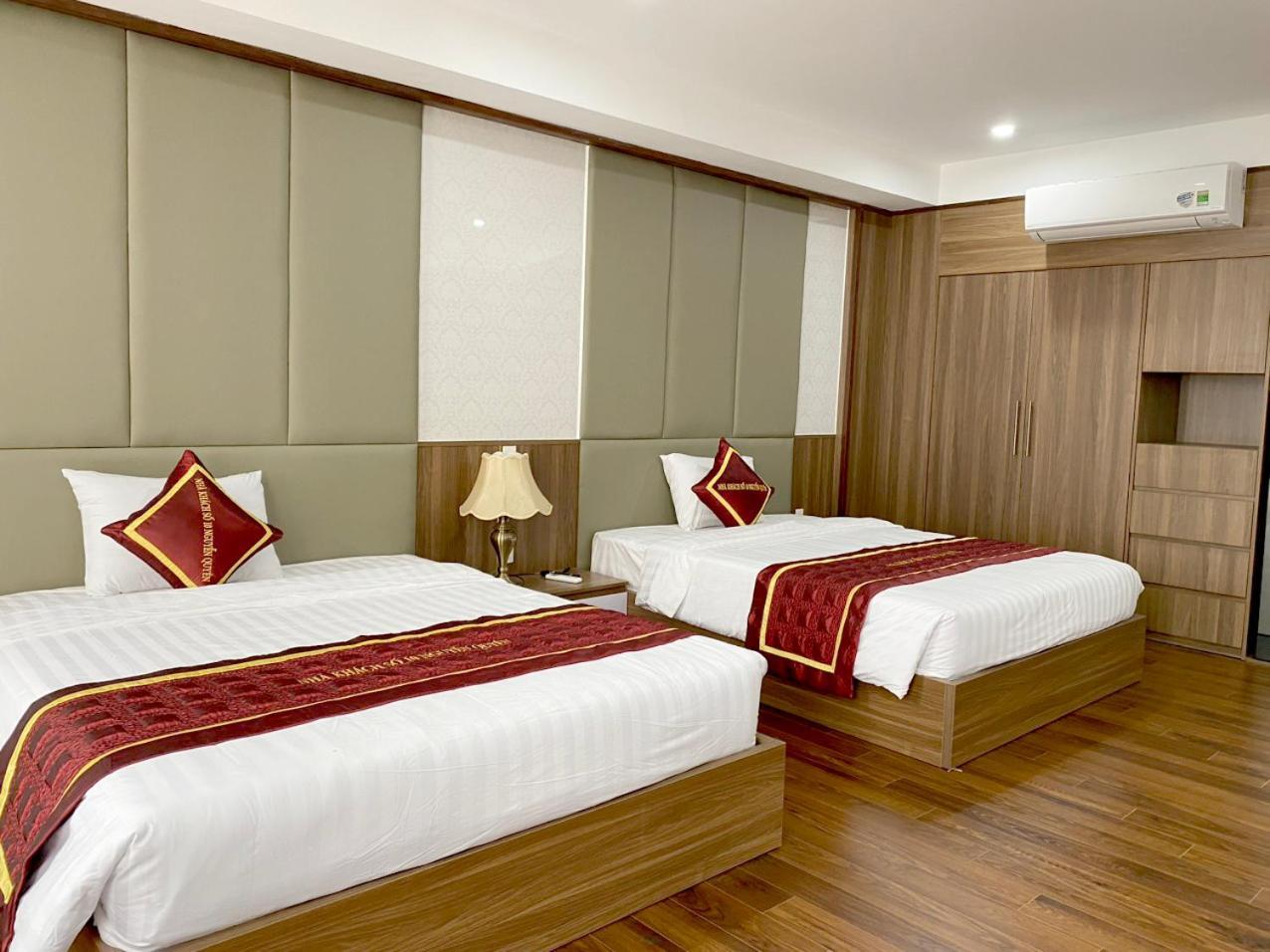 NguyẽN QuyèN Hotel Ханой Екстериор снимка