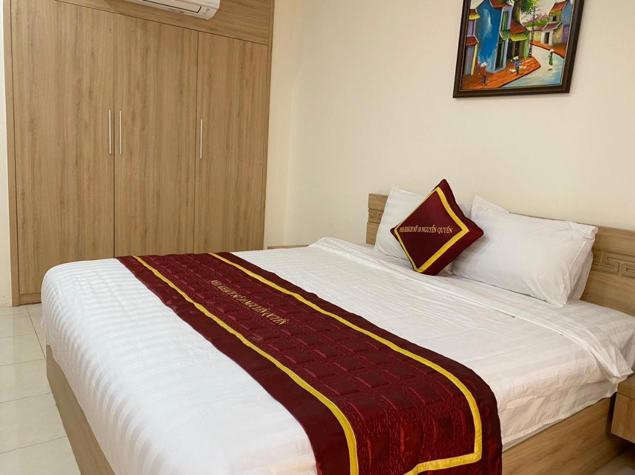 NguyẽN QuyèN Hotel Ханой Екстериор снимка