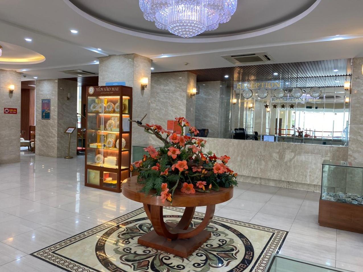 NguyẽN QuyèN Hotel Ханой Екстериор снимка