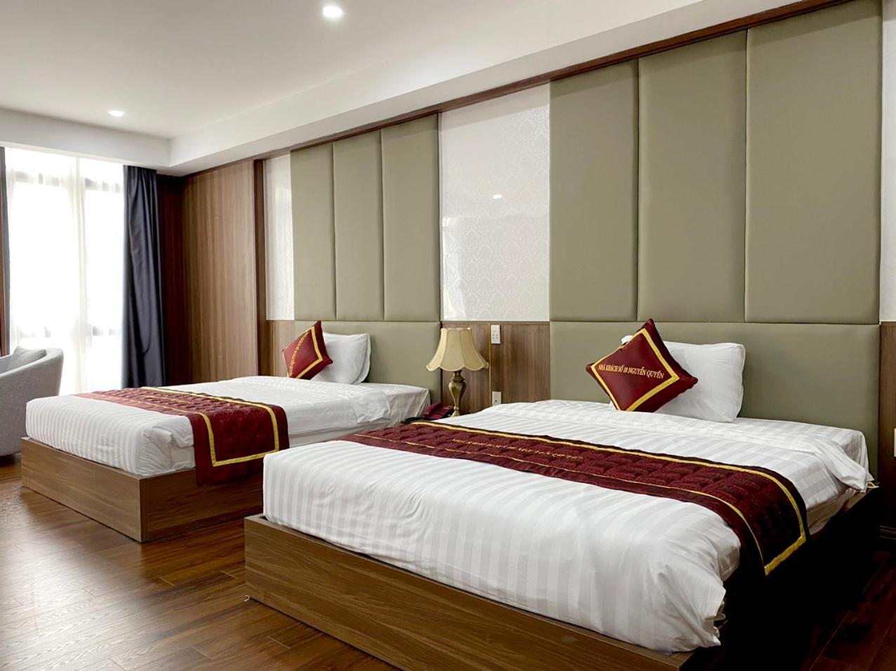NguyẽN QuyèN Hotel Ханой Екстериор снимка