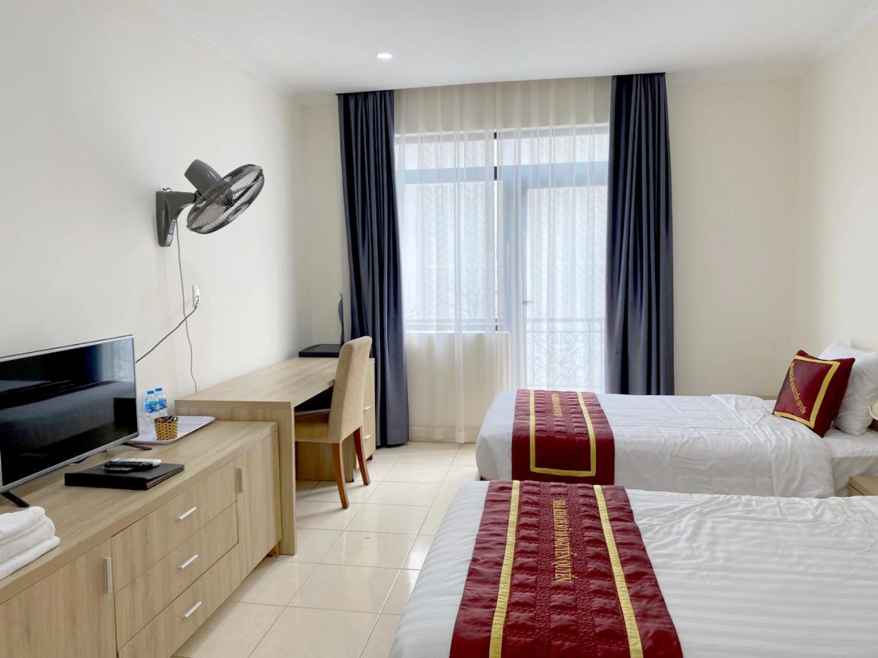 NguyẽN QuyèN Hotel Ханой Екстериор снимка