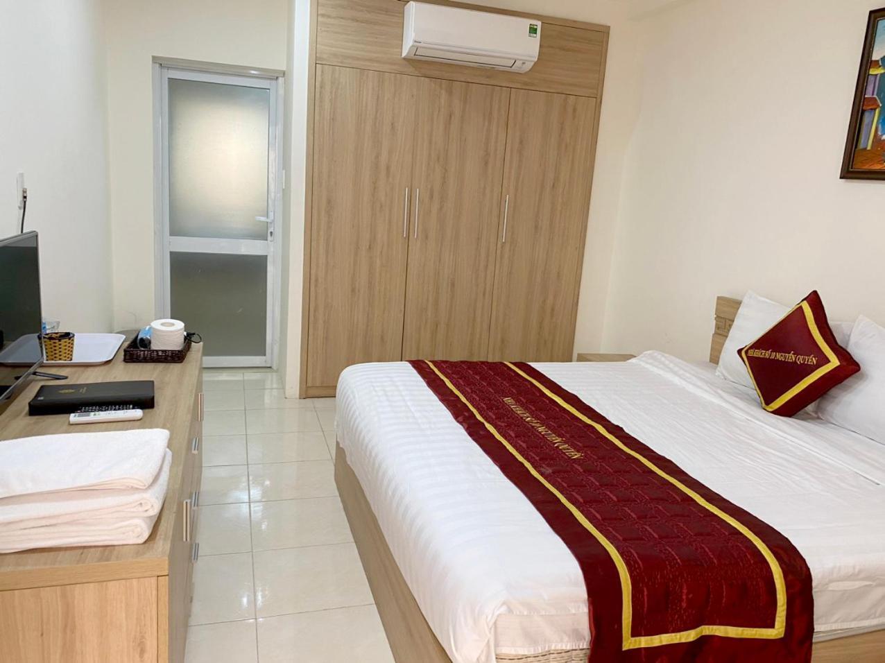 NguyẽN QuyèN Hotel Ханой Екстериор снимка