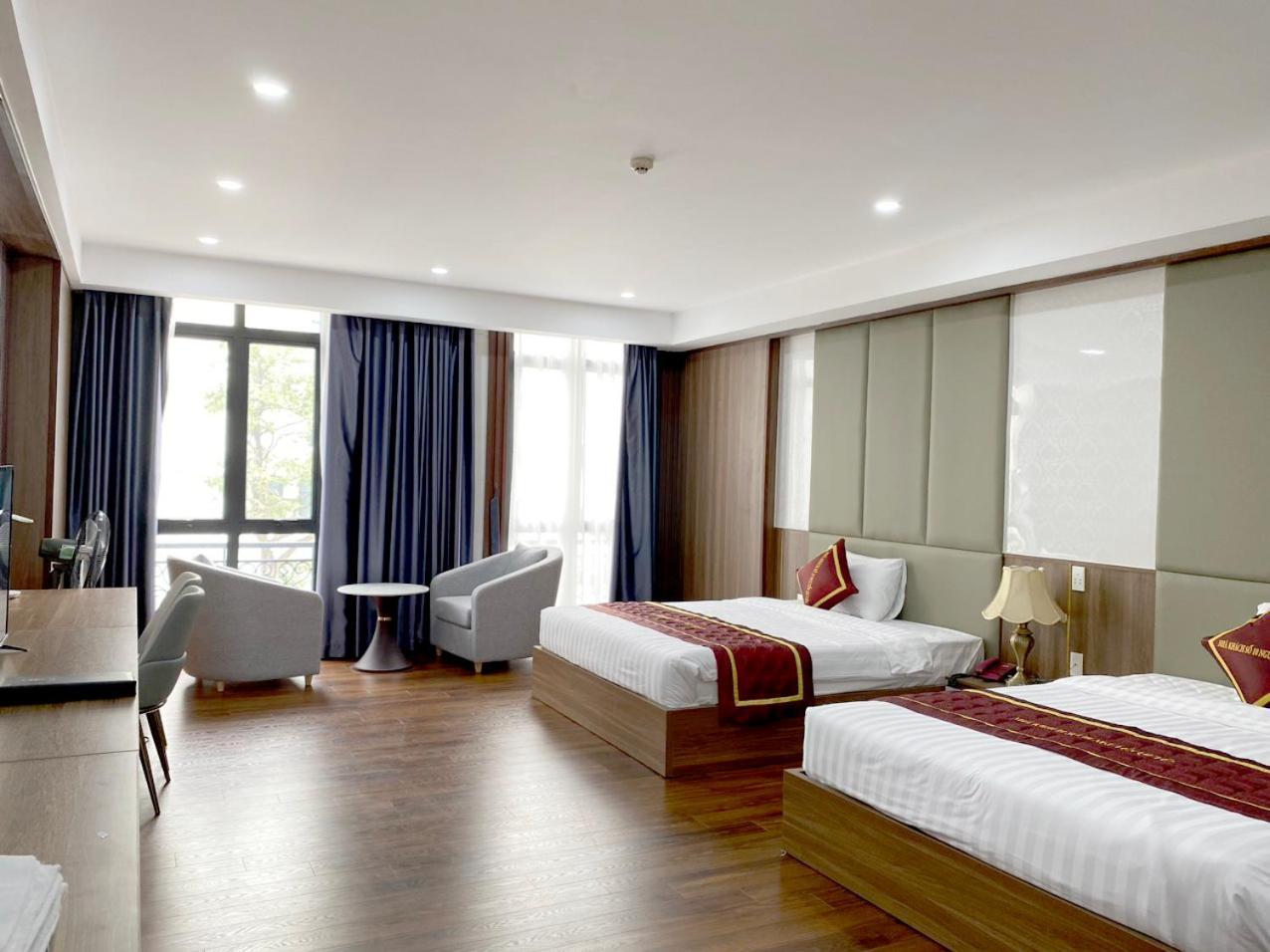 NguyẽN QuyèN Hotel Ханой Екстериор снимка