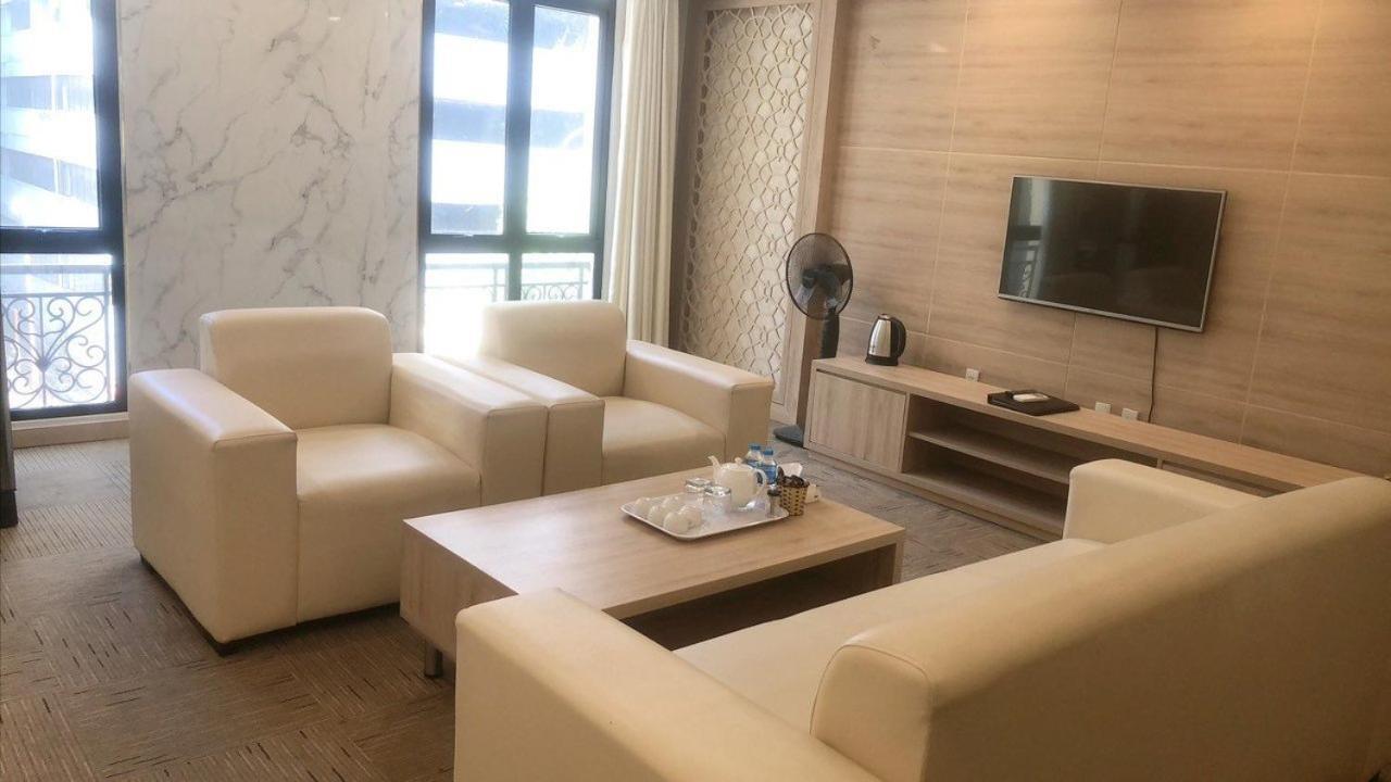 NguyẽN QuyèN Hotel Ханой Екстериор снимка